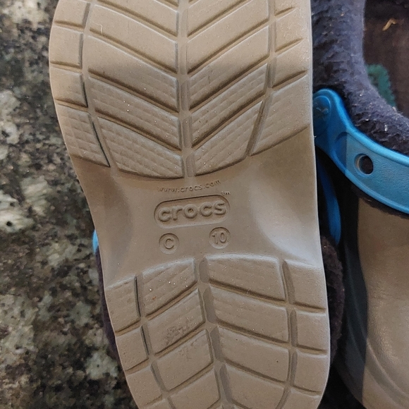 LINED Crocs - Picture 3 of 3